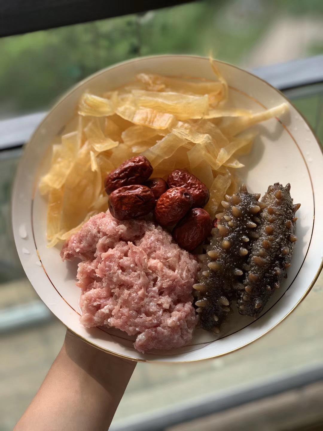 关东海参花胶汤的做法