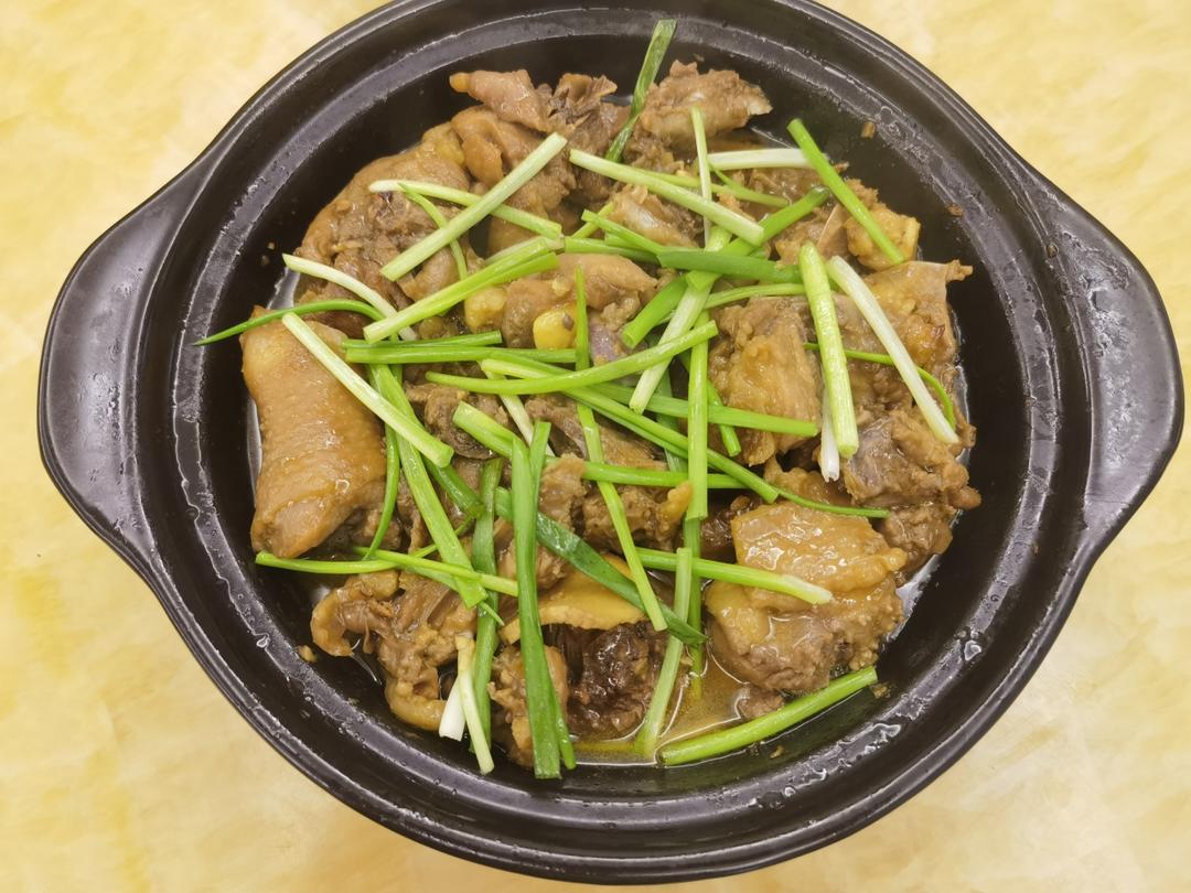 香味十足的沙姜鸡煲