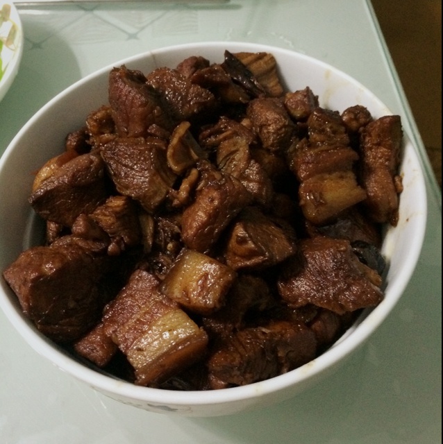 吃着碗里望着锅里的红烧肉