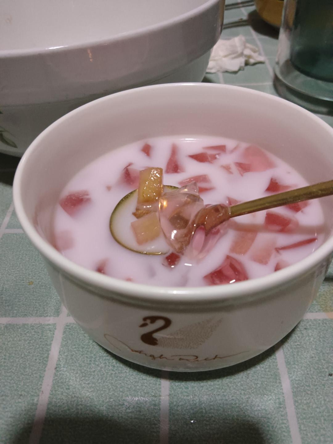 蜜桃冻撞奶