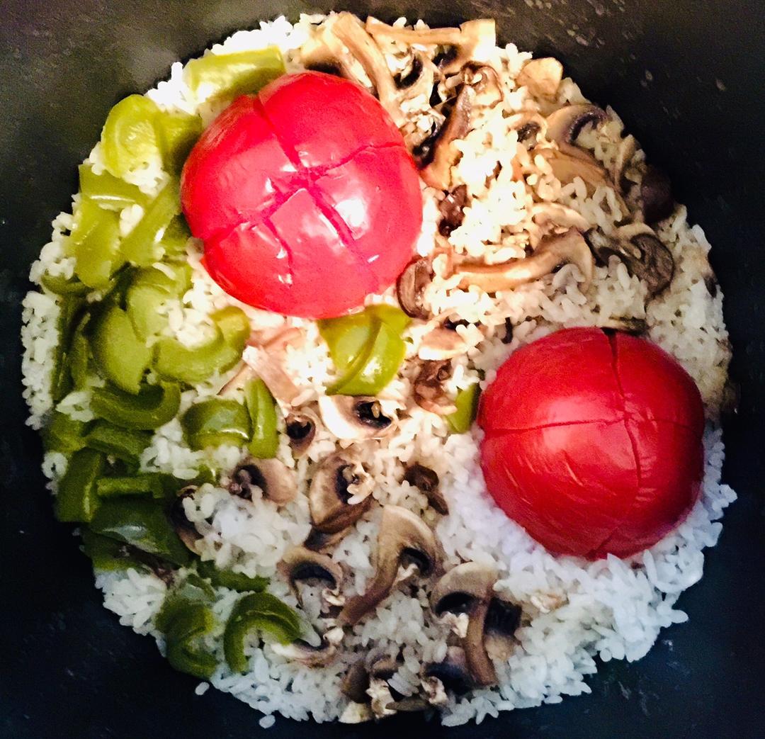 整个番茄饭加强版【两个番茄玉米饭】