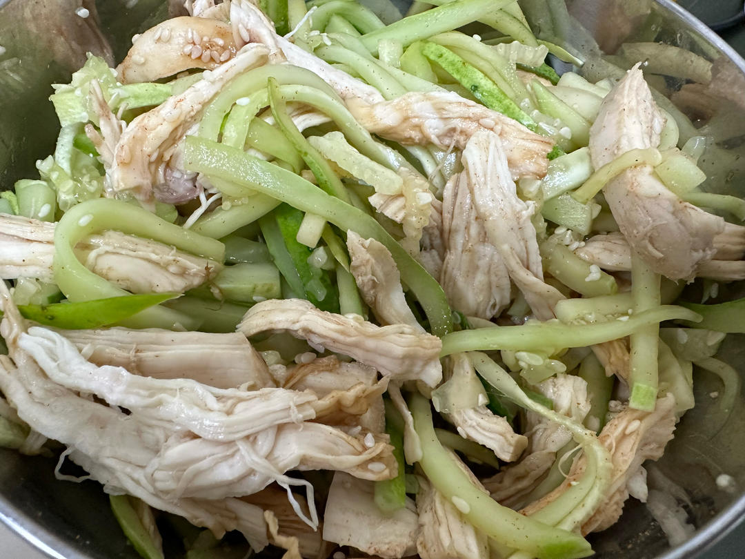 凉拌黄瓜丝鸡胸肉