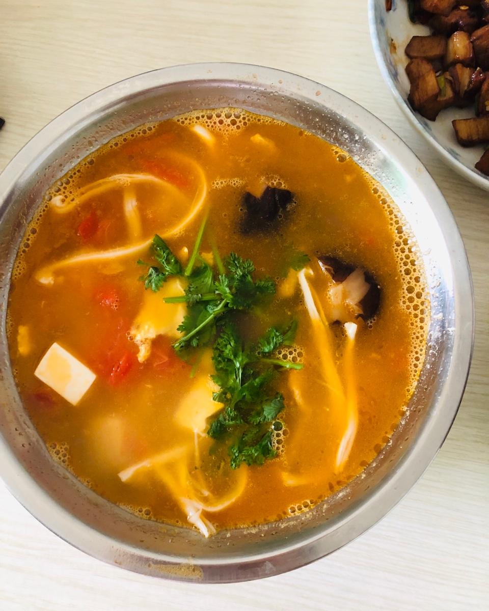 西红柿菌菇豆腐汤