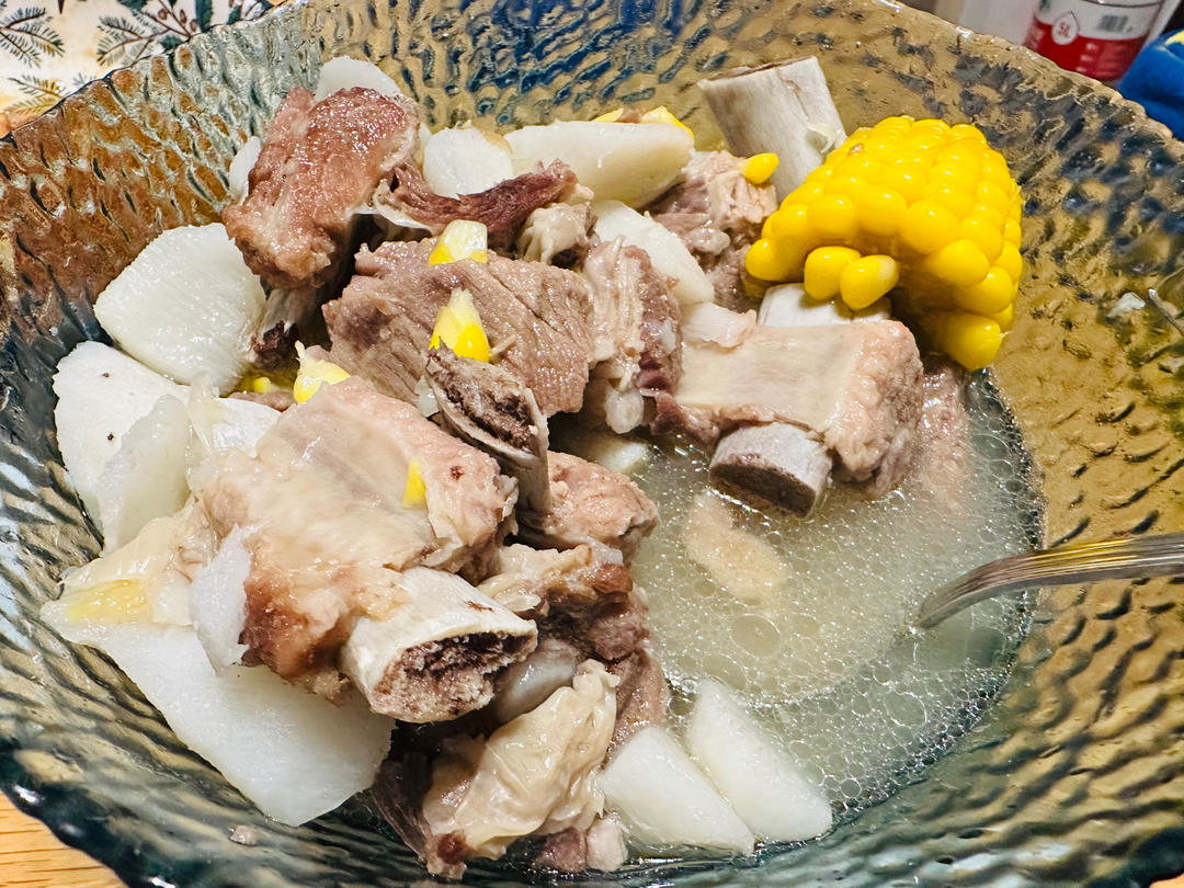 连吃三碗的玉米山药排骨汤