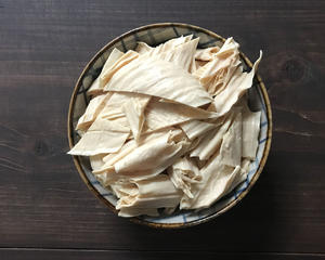 白果腐竹鹌鹑蛋糖水，喝一碗就泄火的做法 步骤3