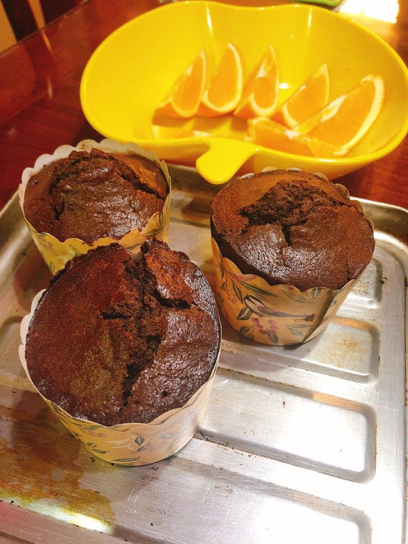 超润巧克力纸杯蛋糕（非常适合裱花、盖糖皮的cupcake方子）