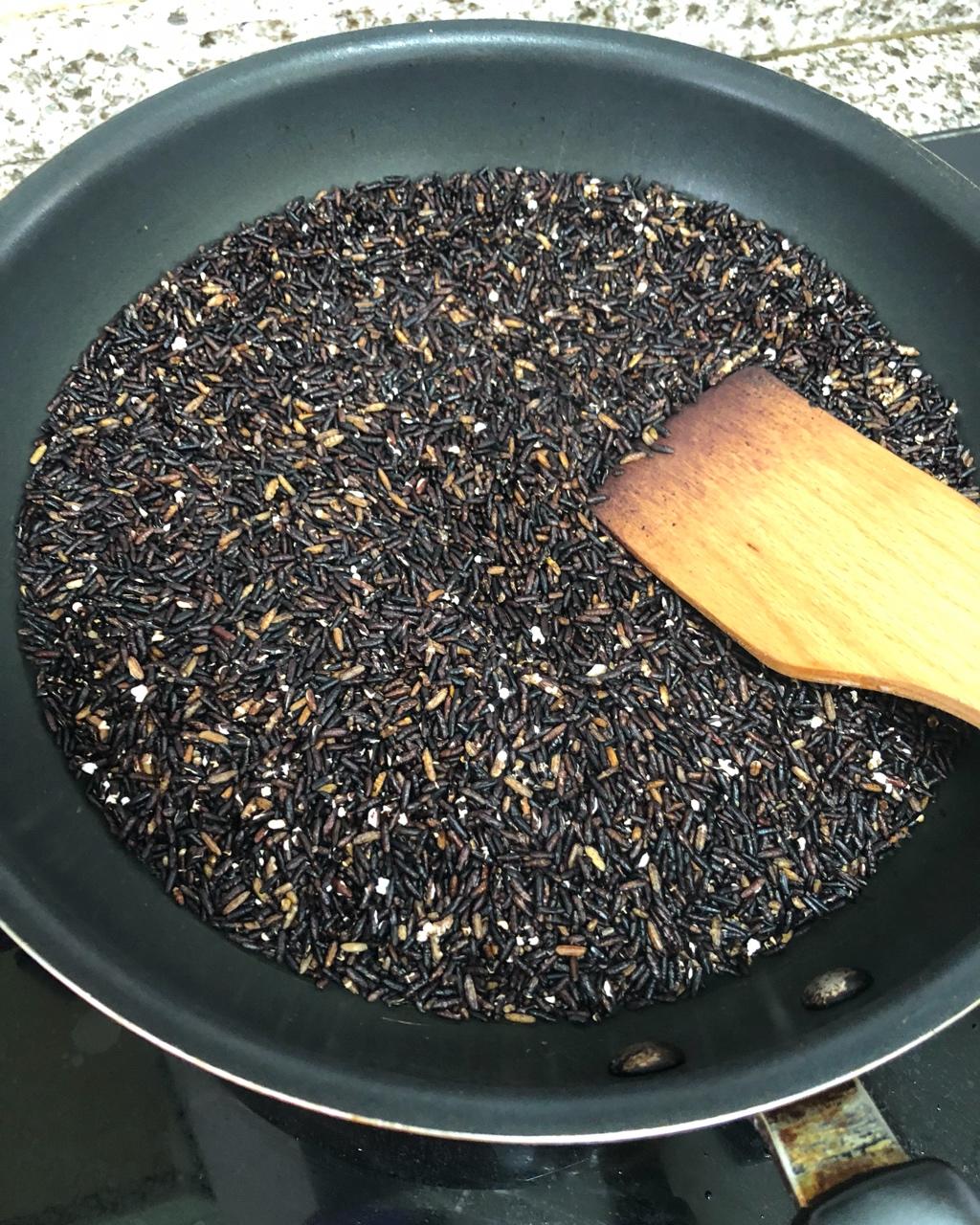 小紫信做的黑米茶