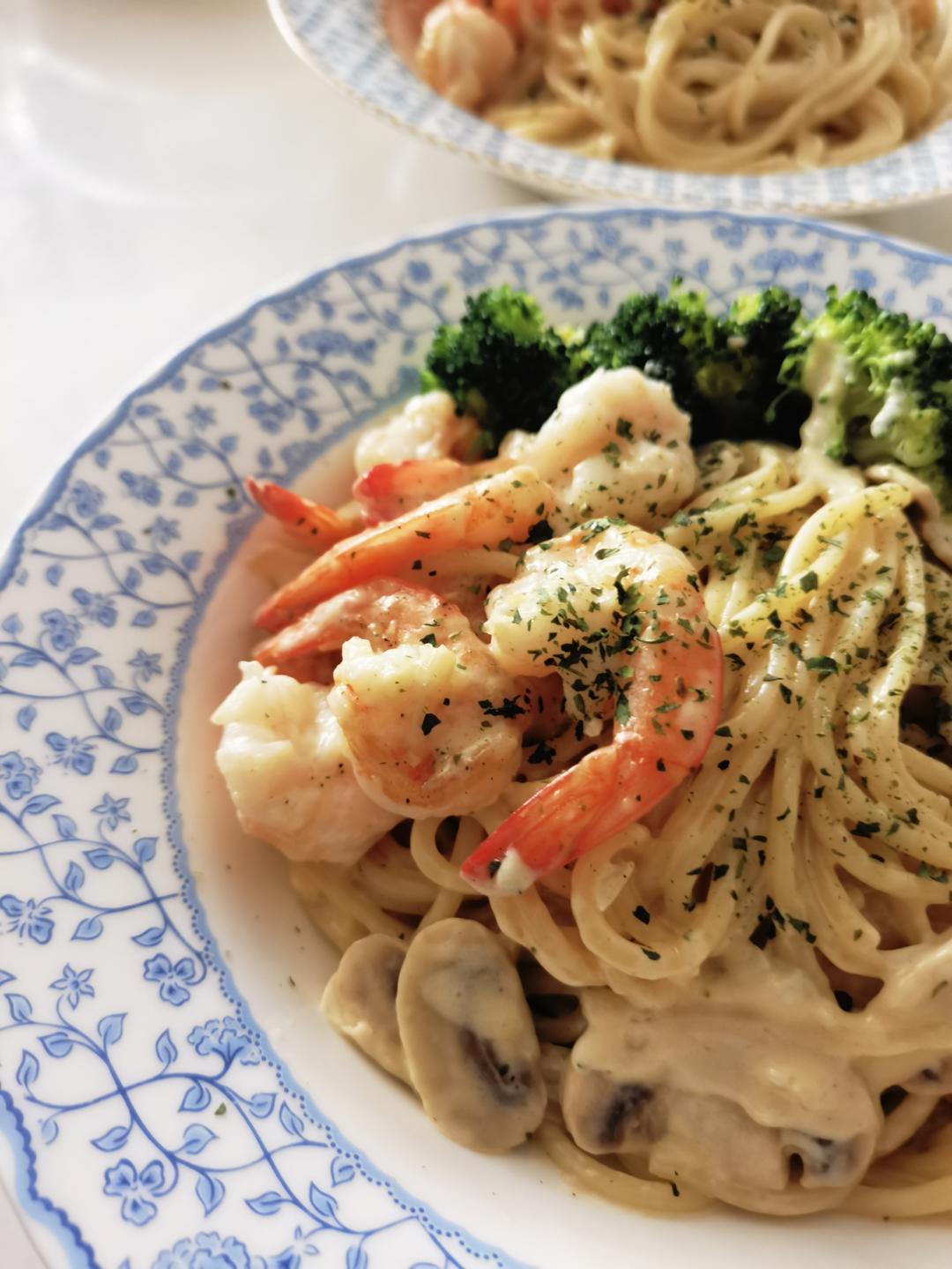 奶油蒜香黄油虾🦐意面| 奶香浓郁，一口沦陷