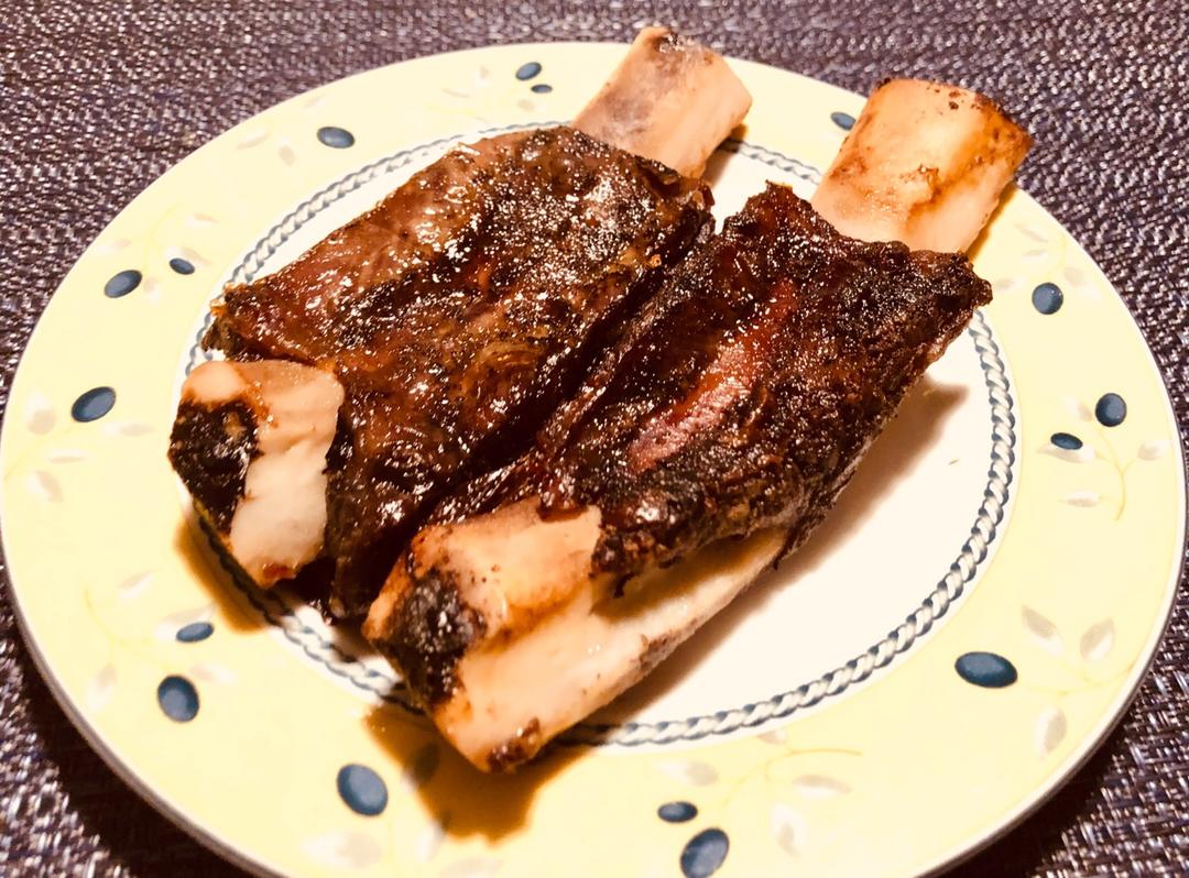 低温慢烤牛肋排（Slow Cooked Beef Ribs）