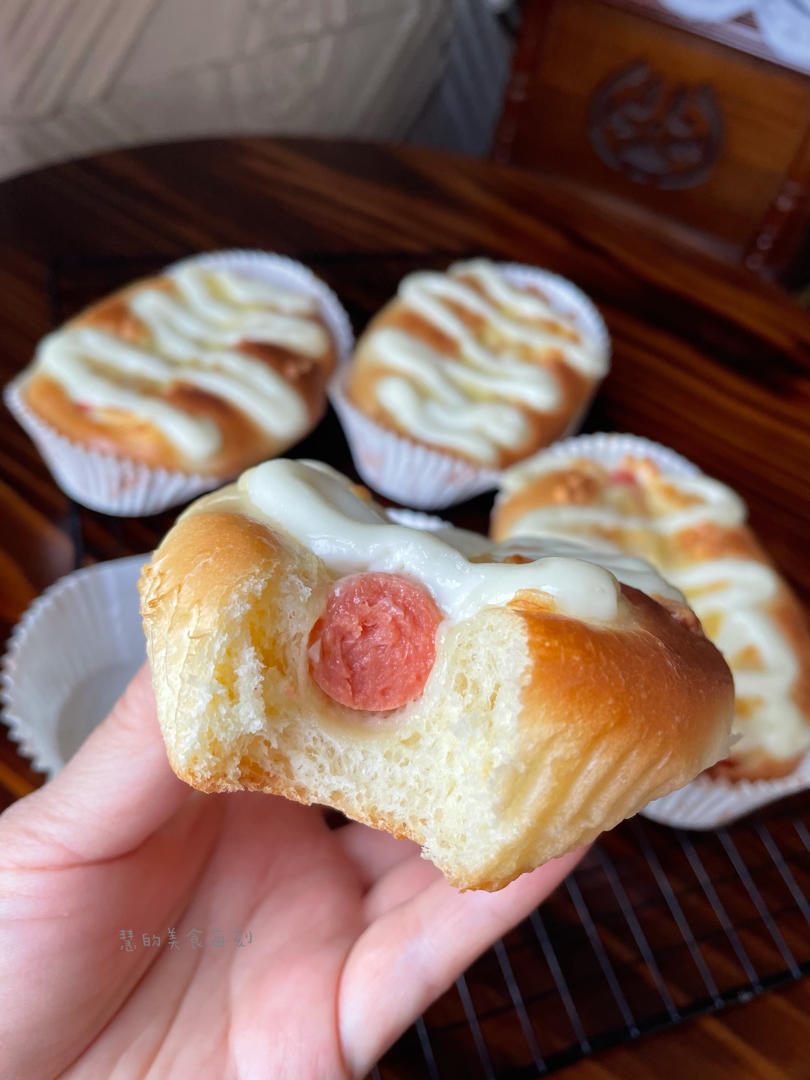 慧的美食每刻做的奶酪蛋黄酱肠仔包