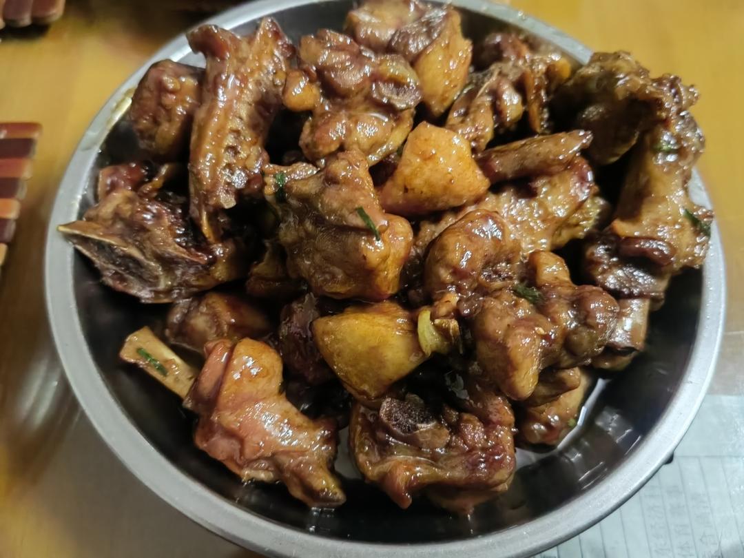 传统正宗的啤酒鸭配方和做法，鲜嫩香浓，只需炒千万不要焯水