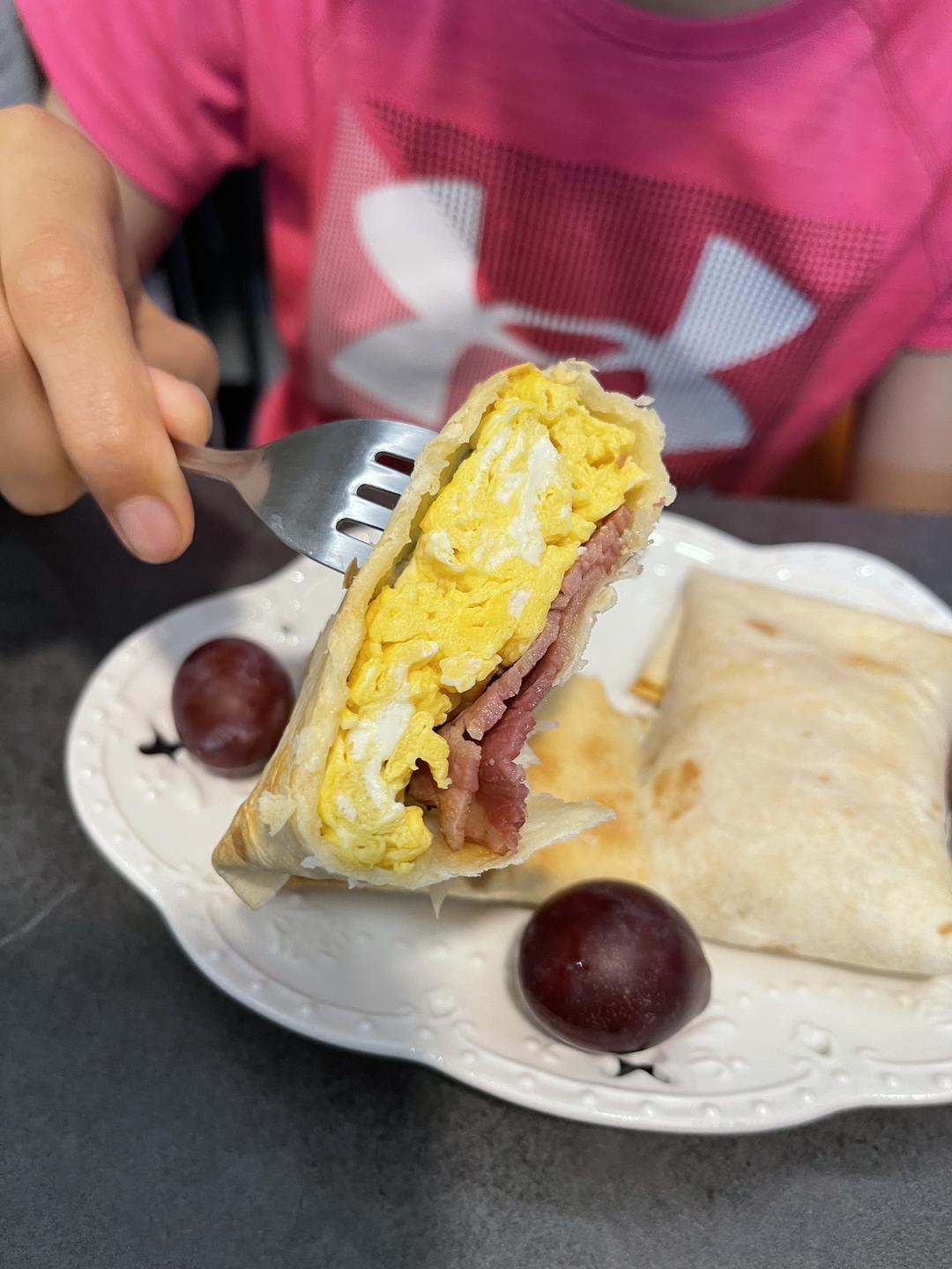 简易培根卷饼厚蛋烧的做法 步骤7