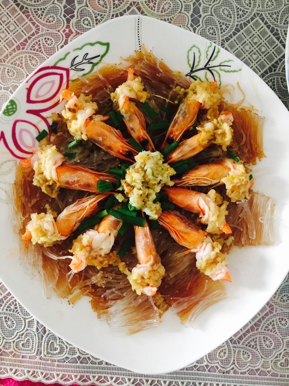 虾最美味的吃法必须是这个——蒜蓉蒸虾（多动图，孔瑶的食谱）