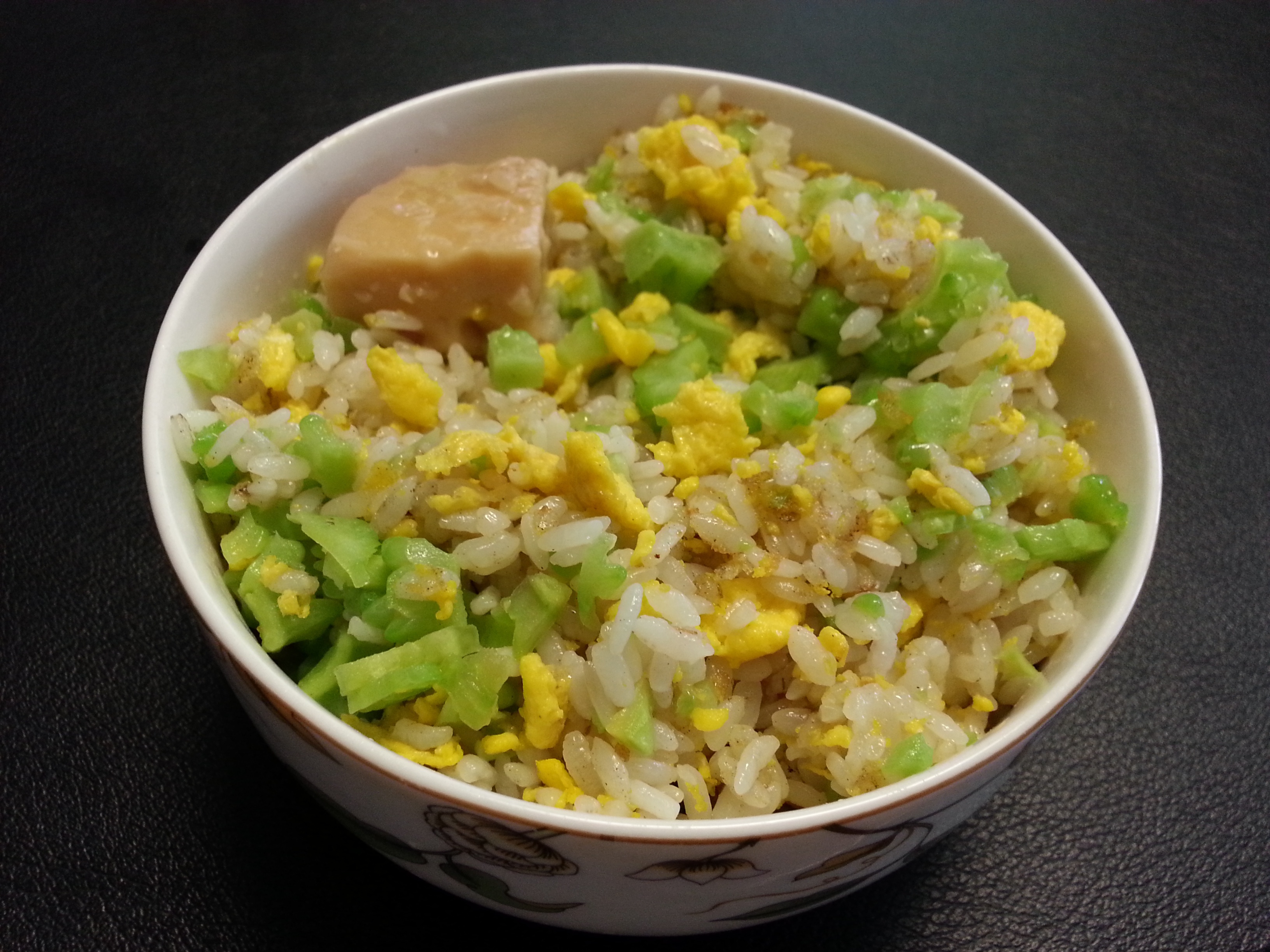 黑黑加贝林做的苦瓜鸡蛋炒饭