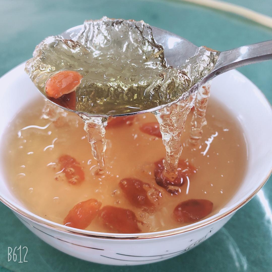 星晴雨做的冰糖红枣枸杞炖雪燕