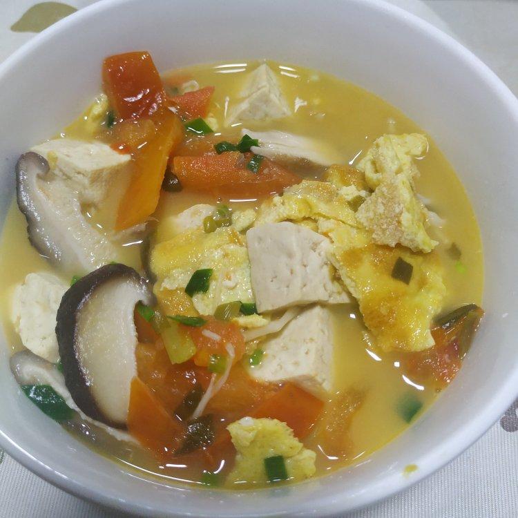 西红柿菌菇豆腐汤