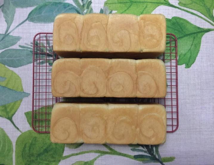 最好吃的餐包--鲜奶大餐包