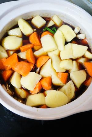 胡萝卜土豆炖肉的做法 步骤4