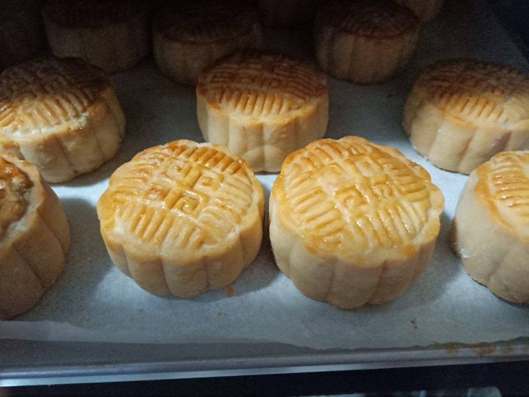 广式月饼—蛋黄莲蓉月饼