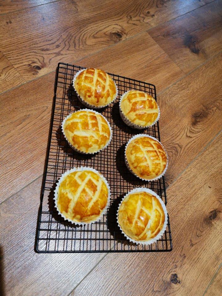 好吃到炸裂的港式菠萝包（附带制作酥皮的小视频）