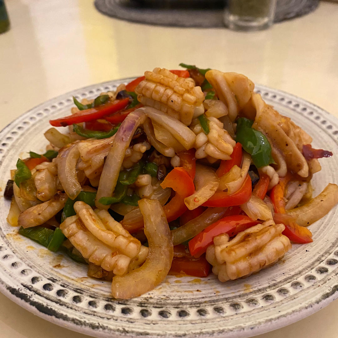 厨师长教你：“爆炒鱿鱼”的家常做法，口感爽脆，香辣过瘾