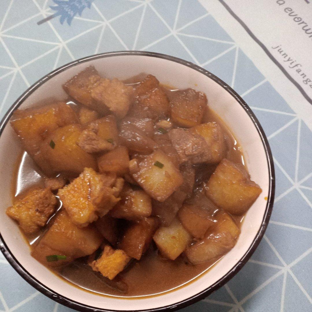 特别香的萝卜烧肉