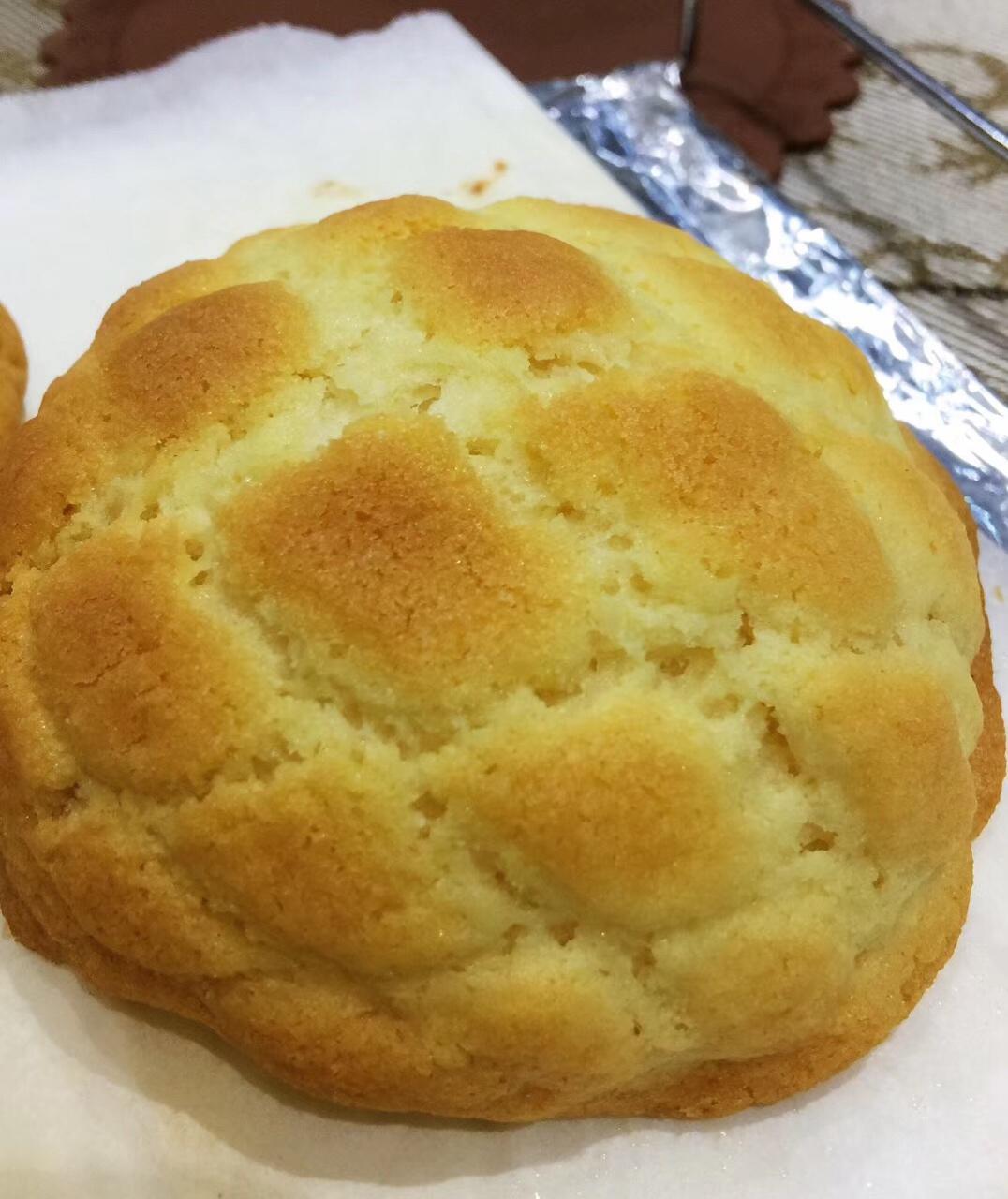 好吃到炸裂的港式菠萝包（附带制作酥皮的小视频）