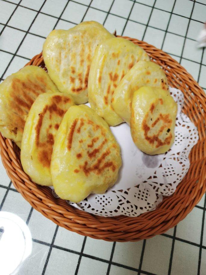 会连续吃八个的萝卜馅饼
