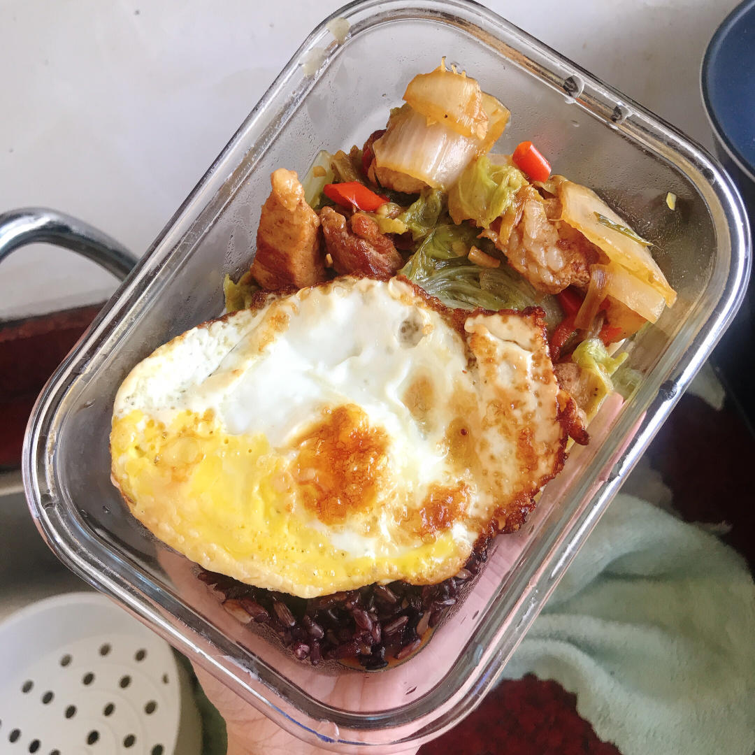 很香的白菜炖五花肉