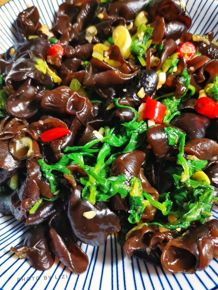 芹菜叶醋拌木耳