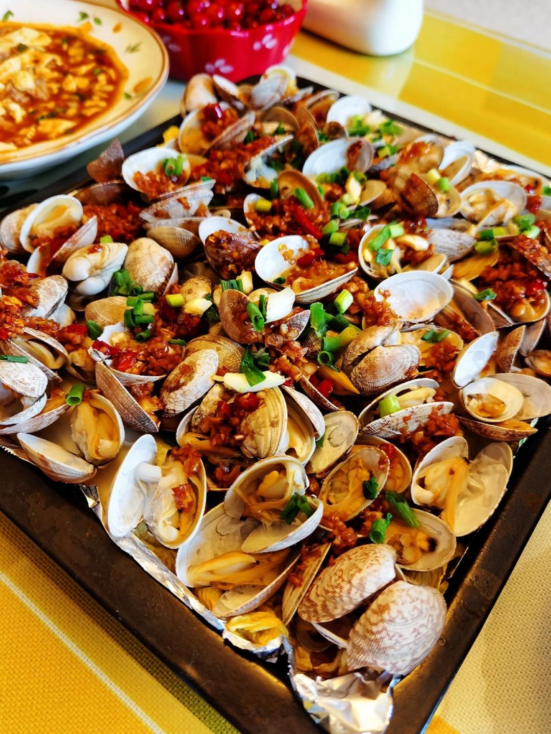 蒜蓉金针菇烤花蛤虾