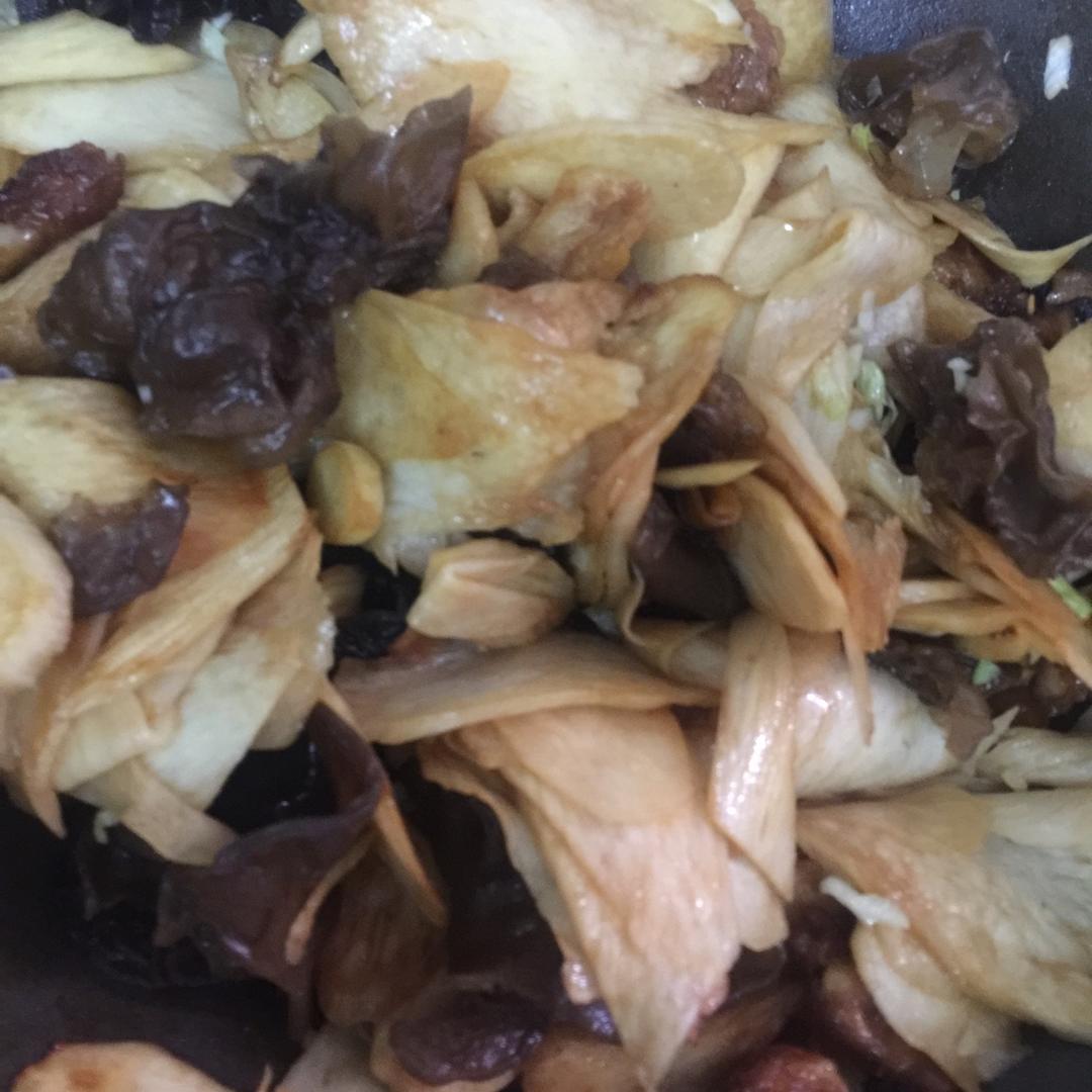 茭白木耳炒肉