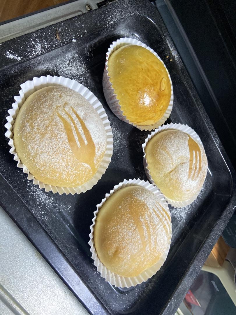 如棉花般松软的海苔肉松面包
