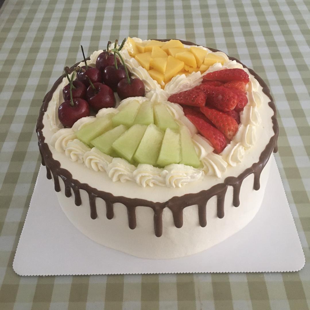 记录我的淡奶油手绘蛋糕