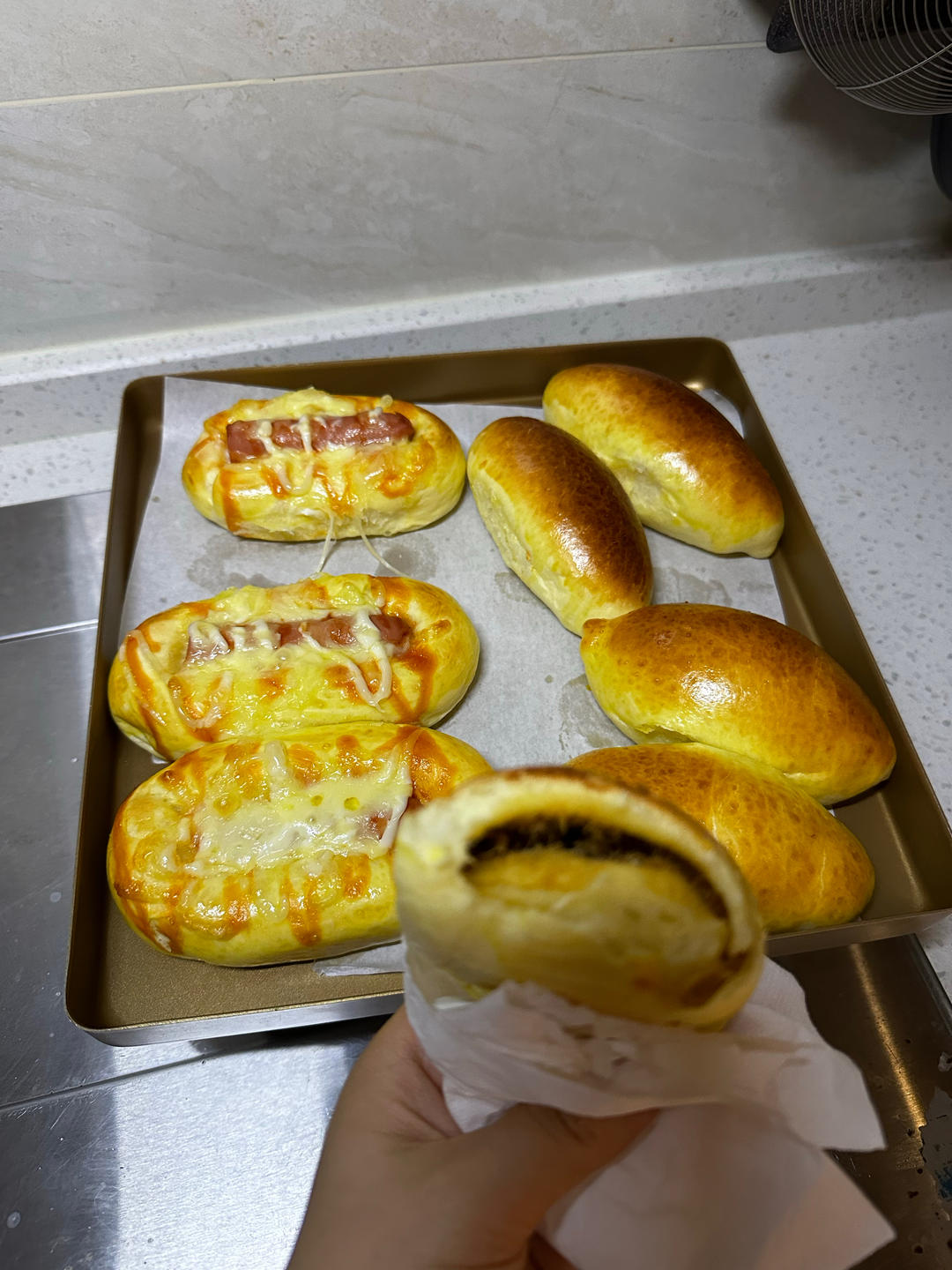 一个面团撑起一家店的台式面包—香肠面包