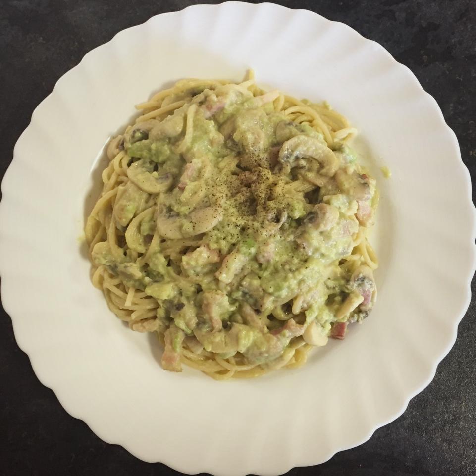 小清新牛油果火腿意面