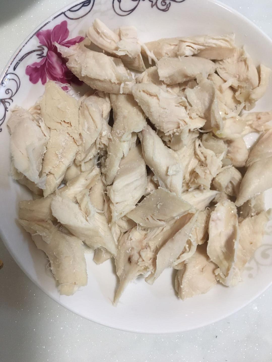 水煮也粉嫩不干柴的鸡胸肉【附万能蘸水】