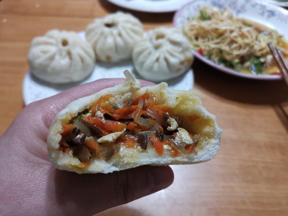 胡萝卜木耳鸡蛋素包子