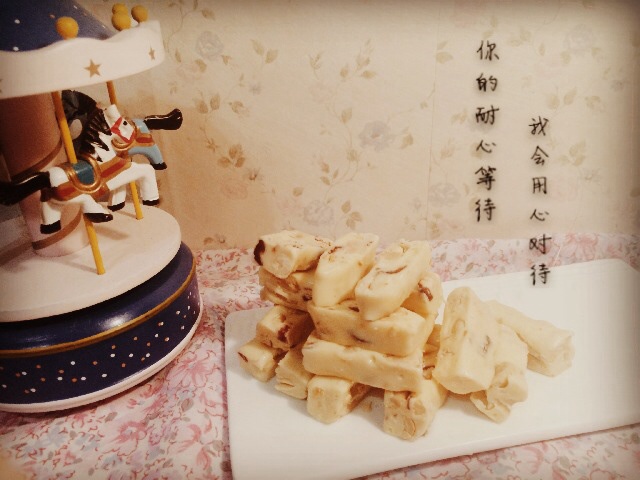 视频：用棉花糖制作超级好吃的杏仁蔓越莓牛轧糖