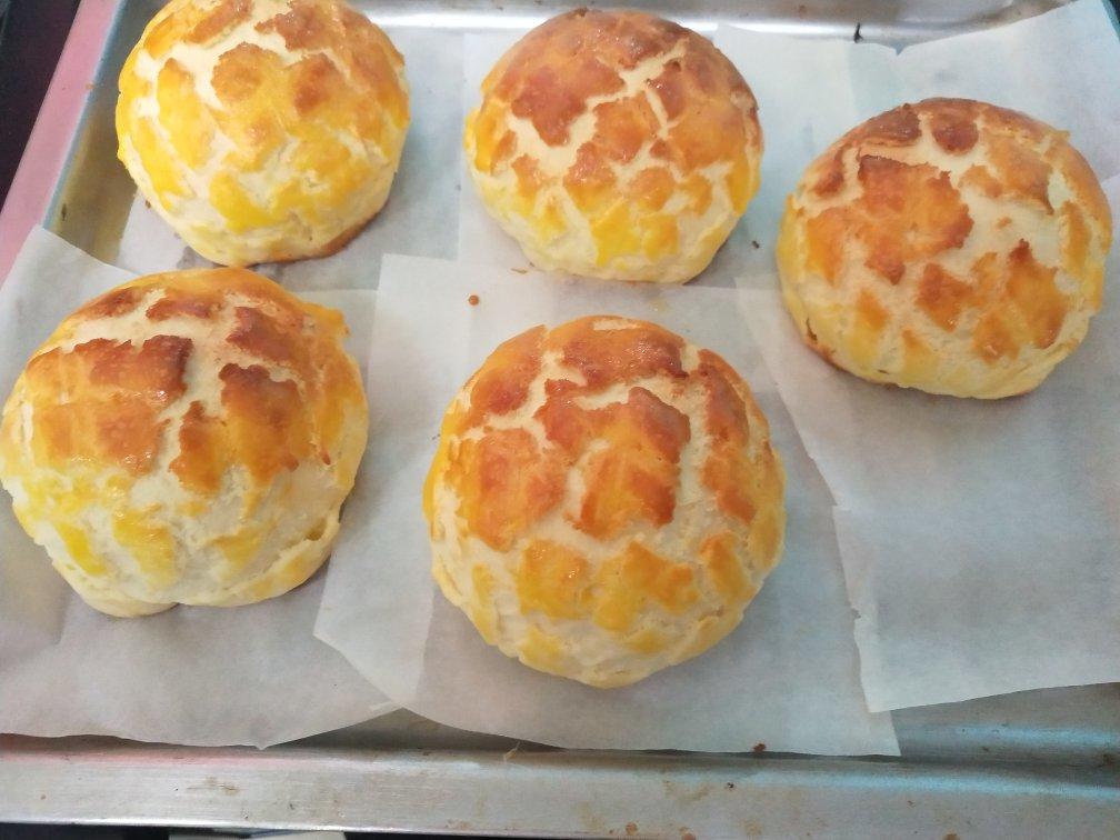 万能面包通用配方（波兰种，中种，水合法）-港式菠萝包（波兰种实践证明OK的，步骤5至29）。附送椰宾面包，甜圈圈，油条...