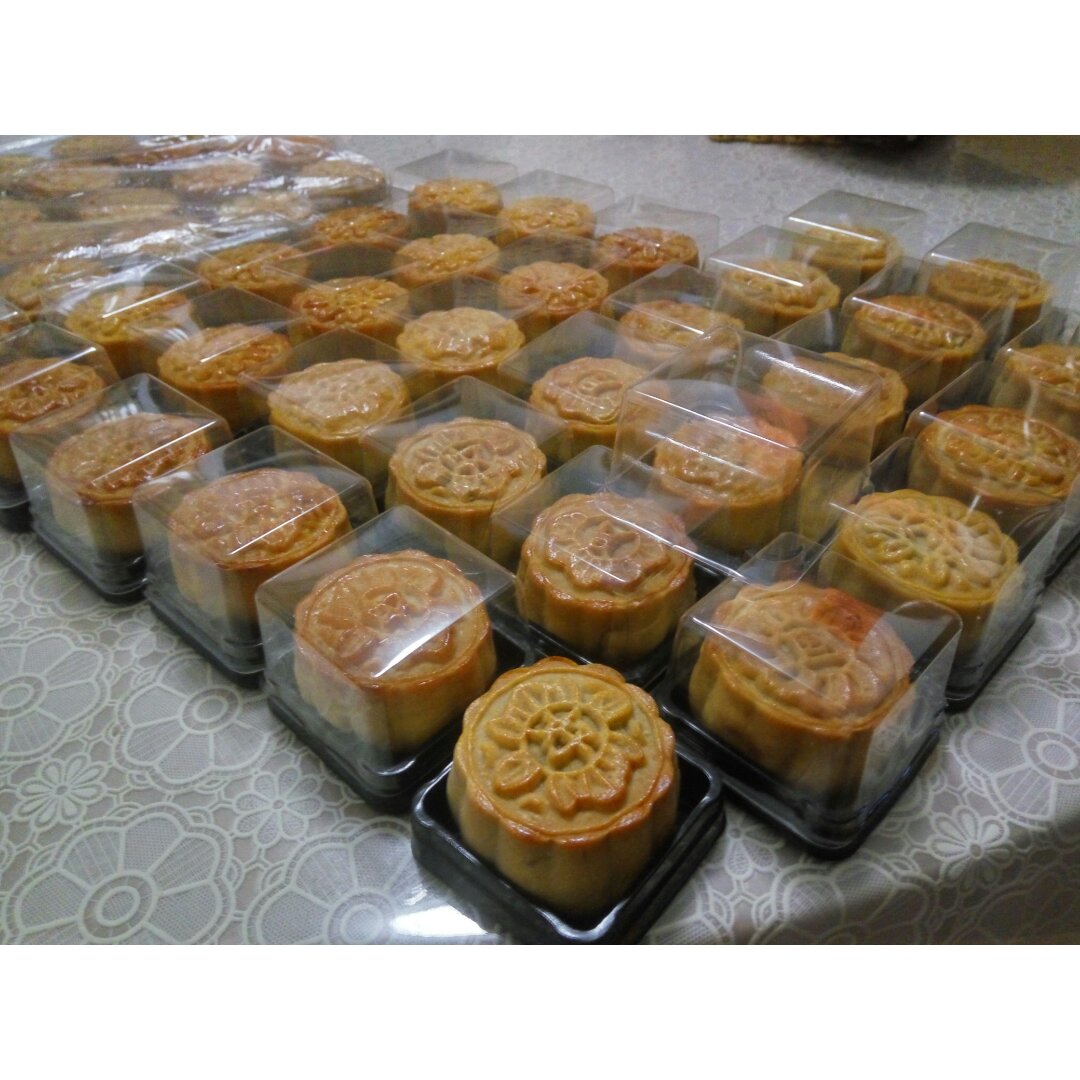 广式月饼—蛋黄莲蓉月饼