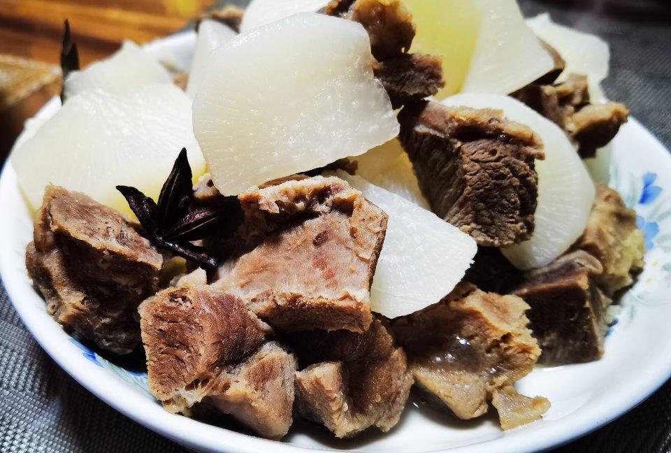 清汤萝卜牛腩