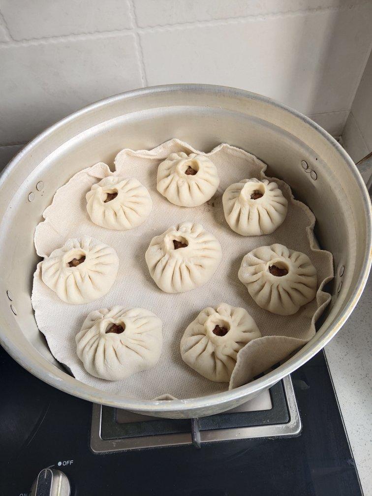 鲜美多汁的洋葱牛肉包子