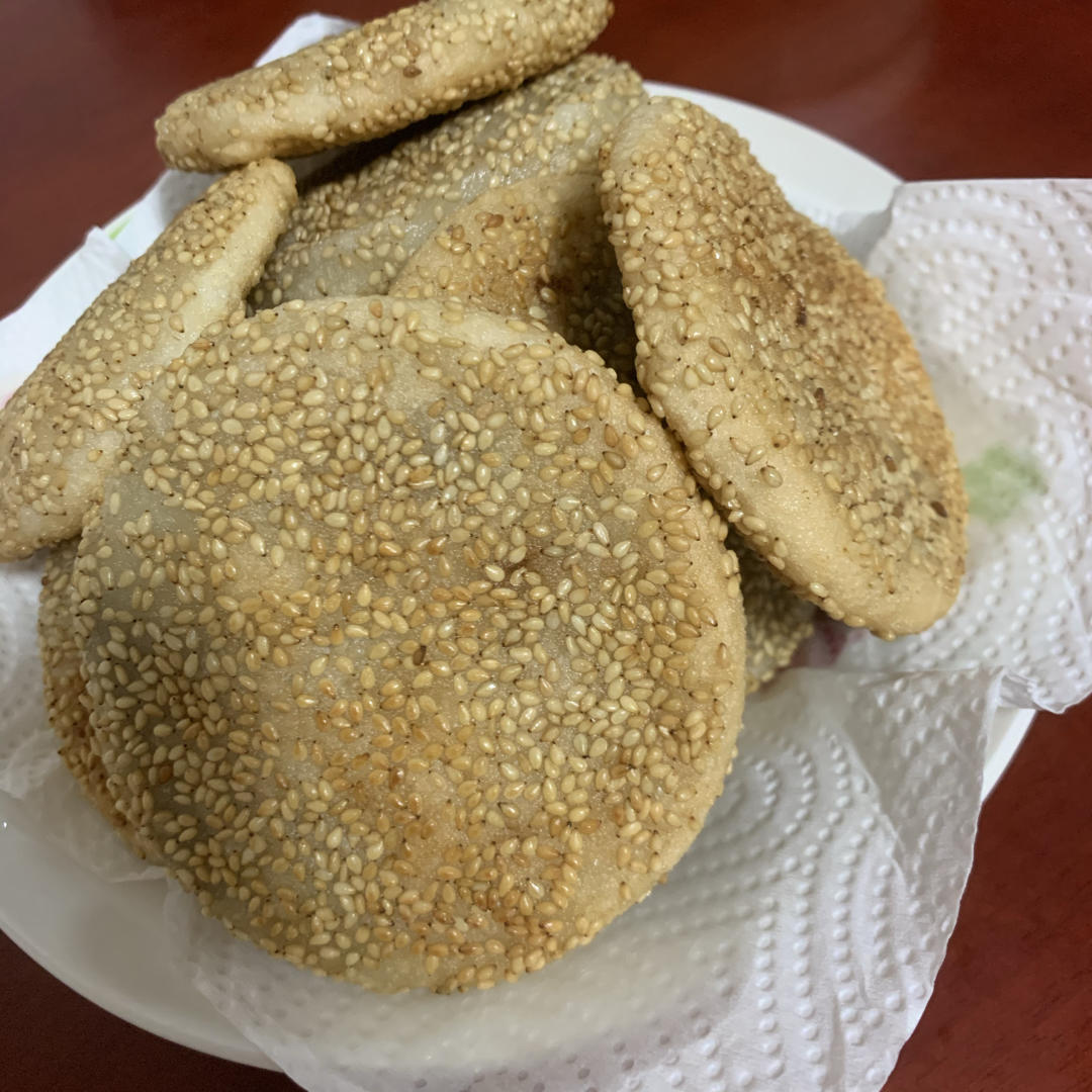 芝麻豆沙糯米饼 新手零失败 快手面食 软糯香甜 附细节视频详解