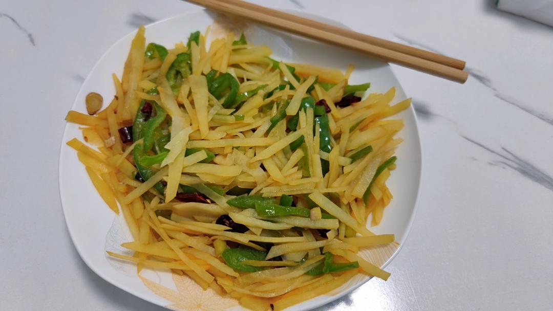 厨师长教你：“炝炒土豆丝”的家常做法，口感爽脆