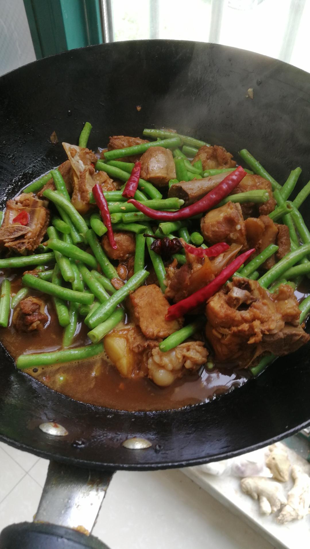 再简单不过的豆角酱排骨