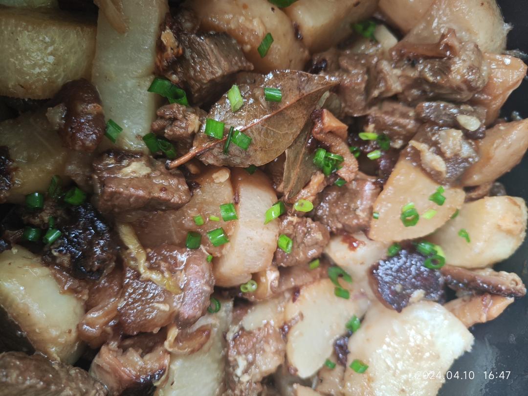 入口即化的广式萝卜牛腩煲