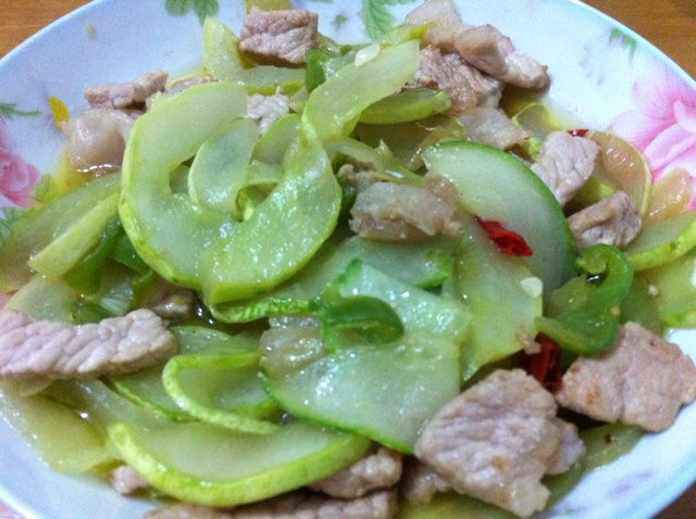 黄瓜炒肉片