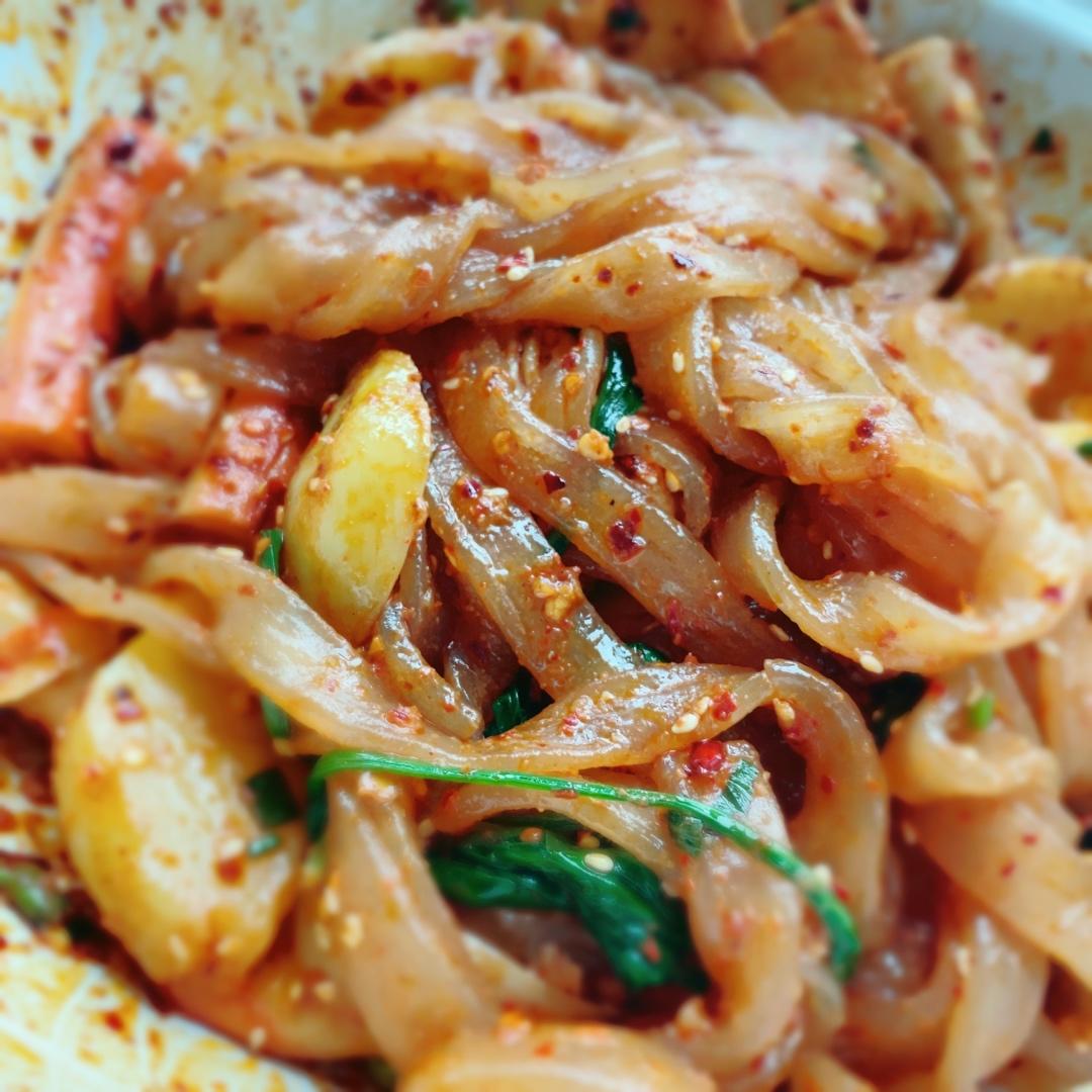 比麻辣烫好吃百倍的麻辣拌，浓郁鲜香麻辣又上瘾