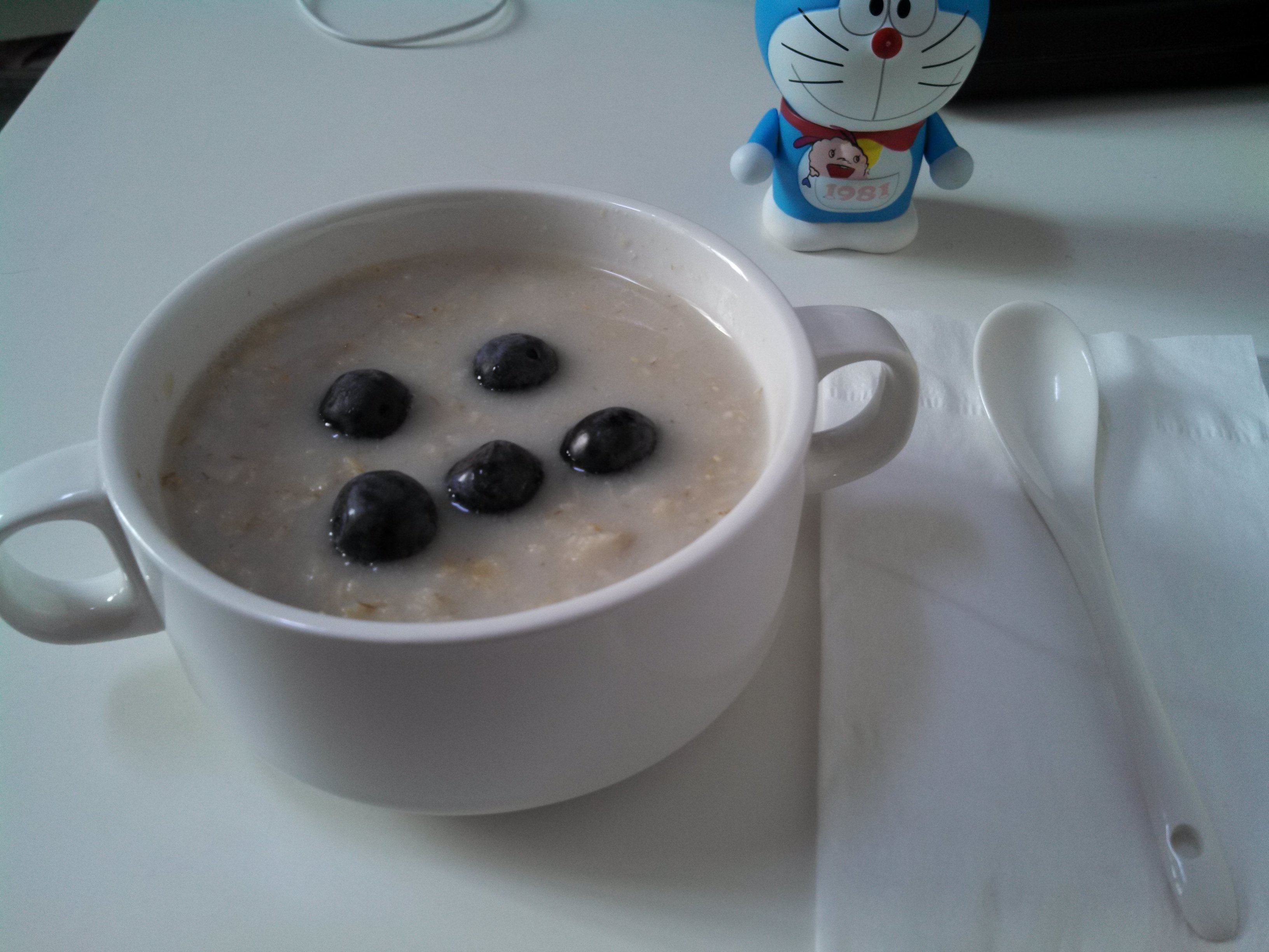 蓝莓奶香麦片粥